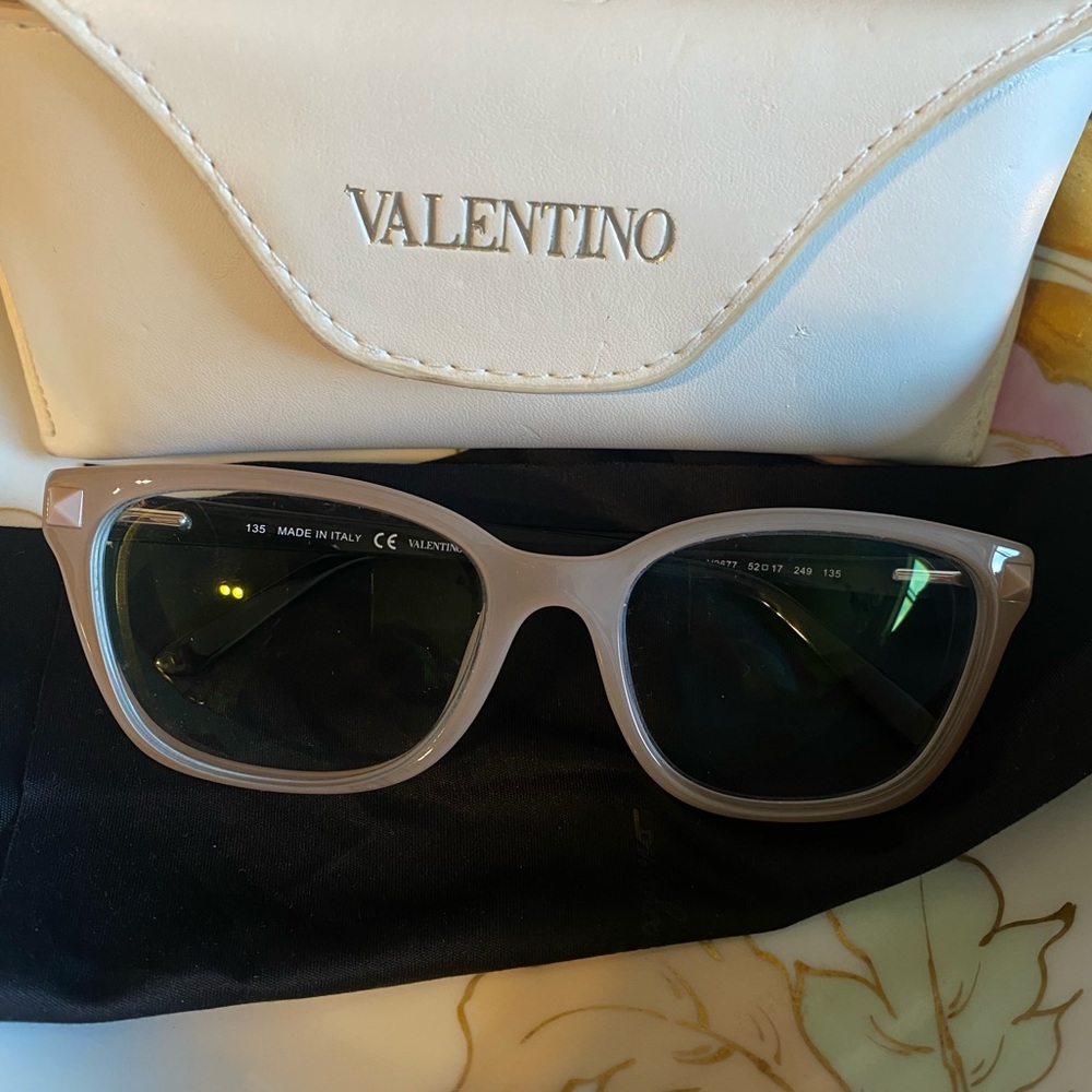 Valentino eye glasses 👓